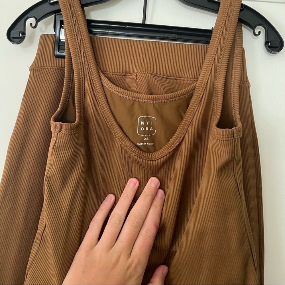 NYLORA Cropped Rib Knit Tank Top - Picture 3 of 5